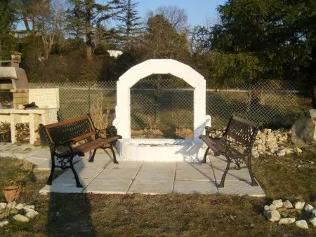 Arche et faux puits en béton cellulaire pour fleurs 