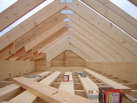 Construction d'une maison en madrier, pas à pas (3/5)