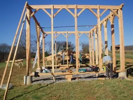 Autoconstruction d'une maison en bois, paille et terre dans le Gers