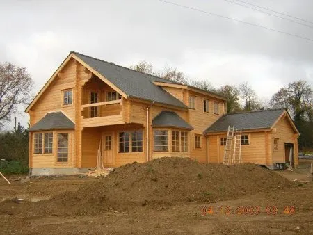 Construction d'une maison en madrier, pas à pas (5/5)