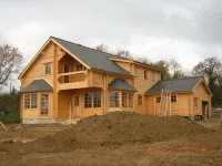 Vignette de l'article : Construction d'une maison en madrier, pas à pas (5/5)