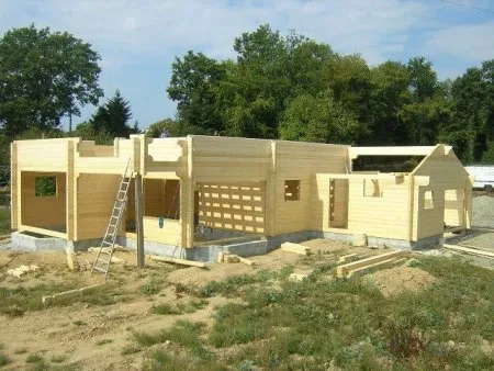 Construction d'une maison en madrier, pas à pas (2/5)