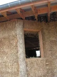Vignette de l'article : En Meuse : La maison en paille d'Hubert et Isabelle
