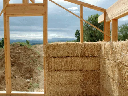 Une maison ossature-bois/paille en Ardèche