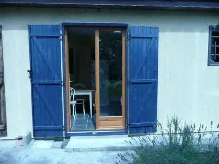Remplacement d'une fenêtre par une porte-fenêtre dans une maison ossature bois.