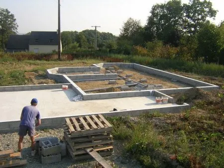 Construction d'une maison en madrier, pas à pas (1/5)