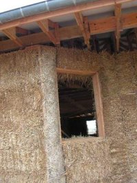 En Meuse : La maison en paille d'Hubert et Isabelle