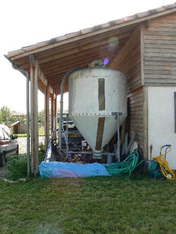 Silo à granulé dans le hangars